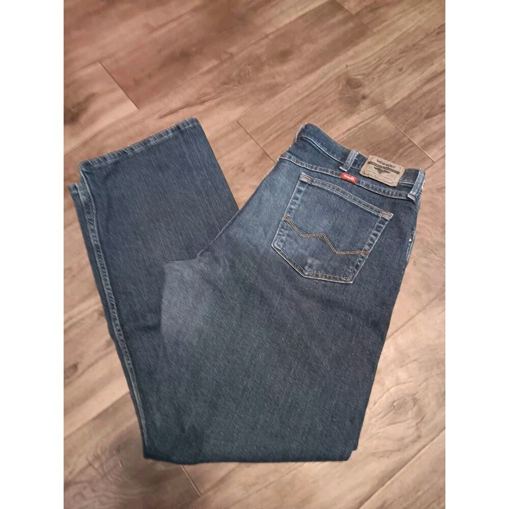 Wrangler Relaxed Boot Cut Dark Blue Jeans Men's Sz 38x32